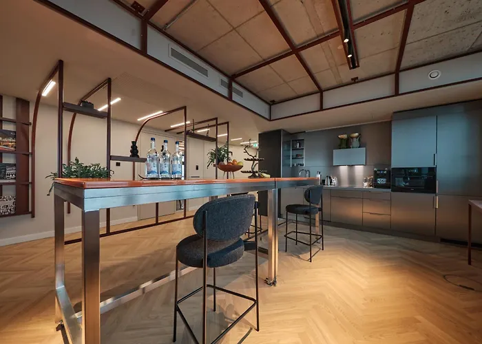 酒店 The Zipper Und 4*