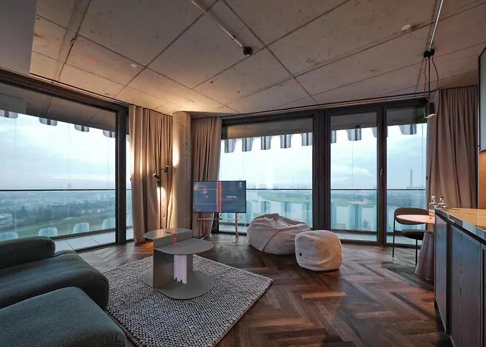 The Zipper Und Otel 4*