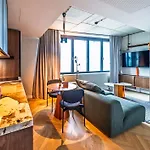 Ξενοδοχείο The Zipper Und 4*